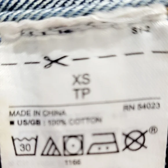 GAP Women’s Denim Jean Trucker Jacket Size XS Medium Wash 100% Cotton Casual - Picture 11 of 12